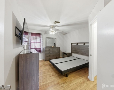 587 Marlboro Road - Photo Thumbnail 13