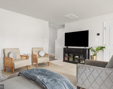 130 Calais Place - Photo Thumbnail 10