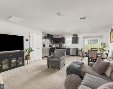 130 Calais Place - Photo Thumbnail 8