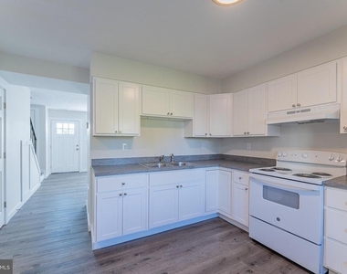 525 Gray Avenue - Photo Thumbnail 11
