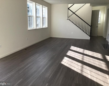 1035 Aspen Road - Photo Thumbnail 4