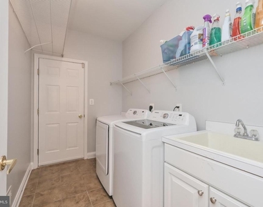 6916 Birkenhead Place - Photo Thumbnail 31
