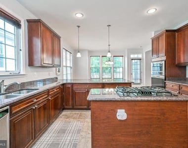 6916 Birkenhead Place - Photo Thumbnail 17