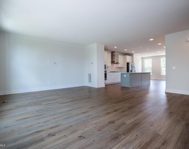 6902 Karter Robinson Drive - Photo Thumbnail 12