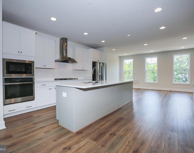 6902 Karter Robinson Drive - Photo Thumbnail 4