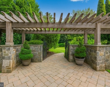 8305 Fox Haven Drive - Photo Thumbnail 4