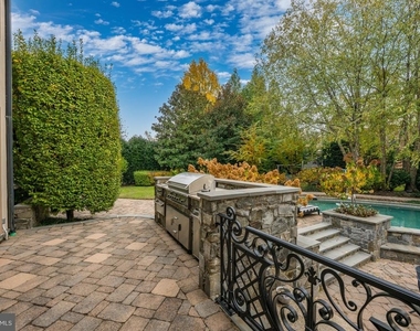8305 Fox Haven Drive - Photo Thumbnail 7