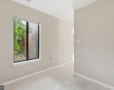 2822 Lee Oaks Place - Photo Thumbnail 10