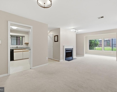 2822 Lee Oaks Place - Photo Thumbnail 2