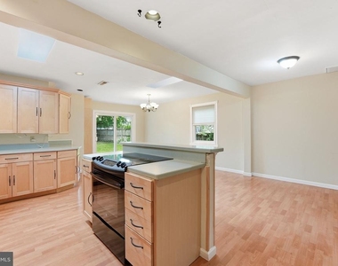 7605 Fisher Drive - Photo Thumbnail 8