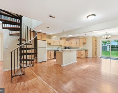 7605 Fisher Drive - Photo Thumbnail 5
