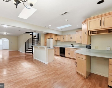 7605 Fisher Drive - Photo Thumbnail 6