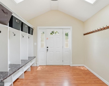 7605 Fisher Drive - Photo Thumbnail 2