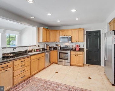 7012 Tiffany Court - Photo Thumbnail 13