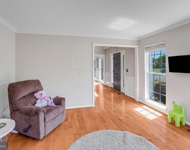 7012 Tiffany Court - Photo Thumbnail 4