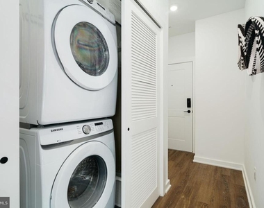 2421 N Mascher Street - Photo Thumbnail 1