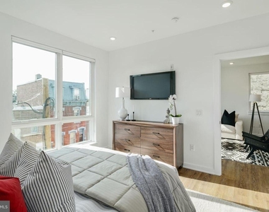 2421 N Mascher Street - Photo Thumbnail 14