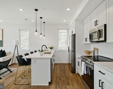 2421 N Mascher Street - Photo Thumbnail 6
