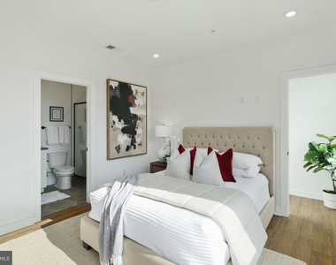 2421 N Mascher Street - Photo Thumbnail 13