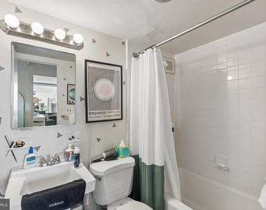 210 Locust Street - Photo Thumbnail 13