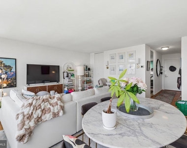 210 Locust Street - Photo Thumbnail 7