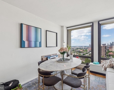 210 Locust Street - Photo Thumbnail 9