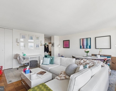 210 Locust Street - Photo Thumbnail 8