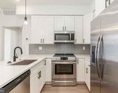 2002 Frankford Ave - Photo Thumbnail 7