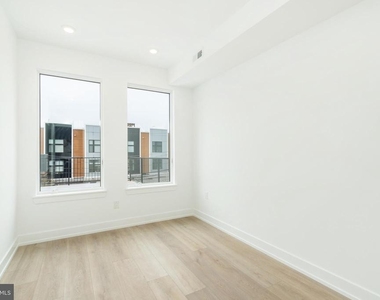 2002 Frankford Ave - Photo Thumbnail 11