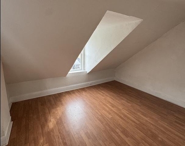 269 E Sharpnack Street - Photo Thumbnail 8