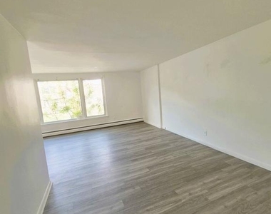 6486 Matthews Street - Photo Thumbnail 5
