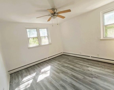 6486 Matthews Street - Photo Thumbnail 7