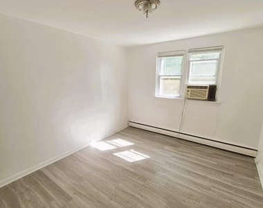 6486 Matthews Street - Photo Thumbnail 2