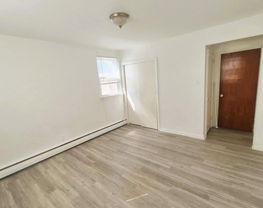 6486 Matthews Street - Photo Thumbnail 4