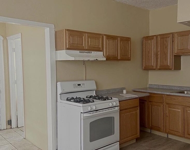 412 Lindley Avenue - Photo Thumbnail 9