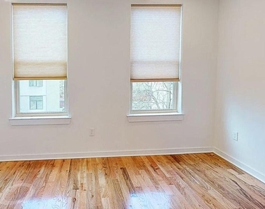 1642 N Marshall Street - Photo Thumbnail 2
