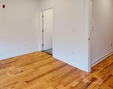 1642 N Marshall Street - Photo Thumbnail 3