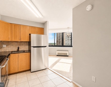 1420 Locust Street - Photo Thumbnail 1