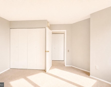1420 Locust Street - Photo Thumbnail 8