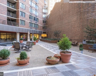 1420 Locust Street - Photo Thumbnail 11