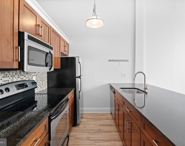 2429 Locust Street - Photo Thumbnail 10