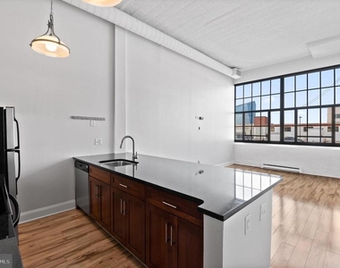 2429 Locust Street - Photo Thumbnail 9