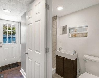 2564 Collins Street - Photo Thumbnail 6