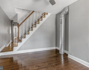 2564 Collins Street - Photo Thumbnail 1