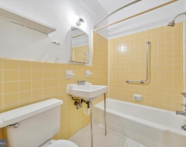 1817 Spruce Street - Photo Thumbnail 8