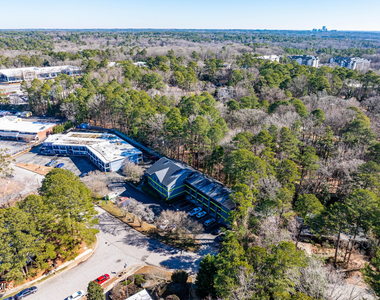 5104 Hollyridge Drive - Photo Thumbnail 5