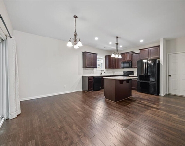 139 Smart Court - Photo Thumbnail 7