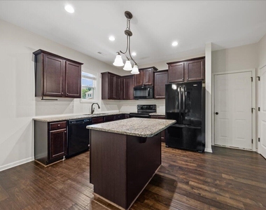 139 Smart Court - Photo Thumbnail 9