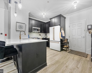 200 W Elm Street - Photo Thumbnail 3
