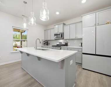 1401 Addison Lake Street - Photo Thumbnail 12